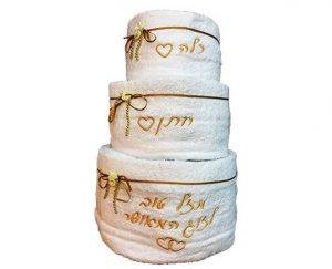 עוגת מגבות עם רקמה