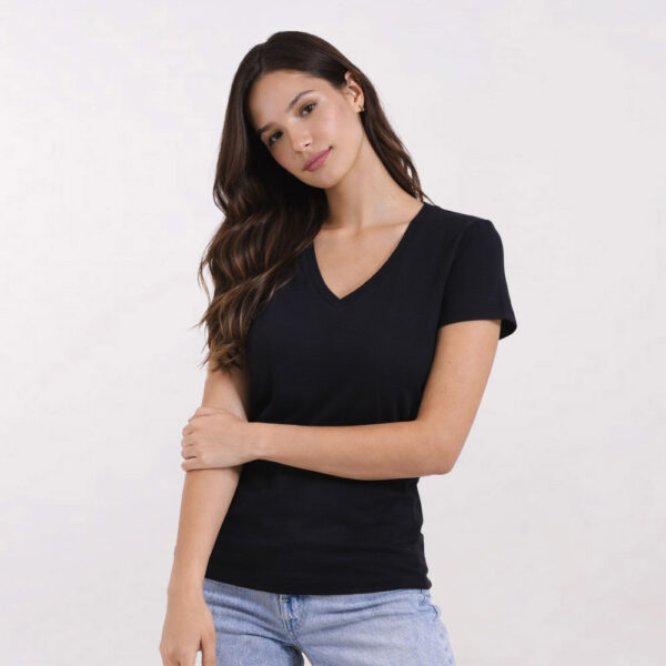 חולצת כותנה בגזרת נשים וי איכותית T-Wear [הדפסה על צד אחד]