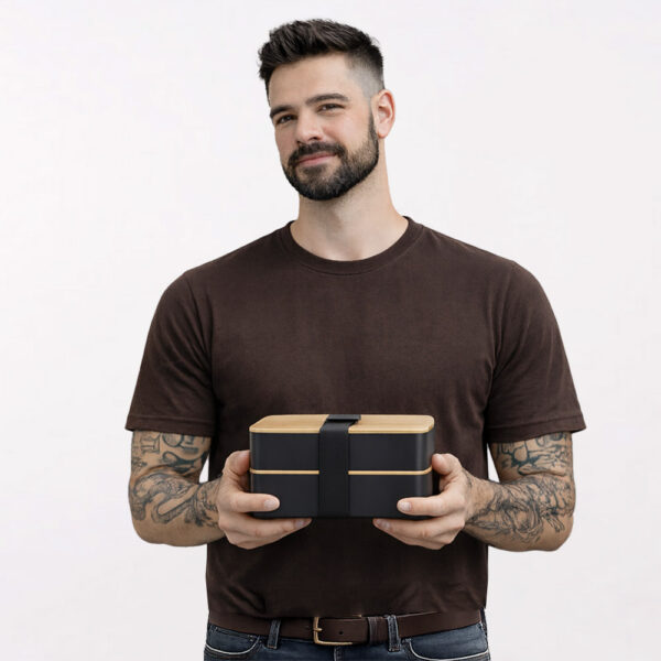 קופסאת אוכל מפלסטיק ומכסה במבוק עם חריטה בלייזר