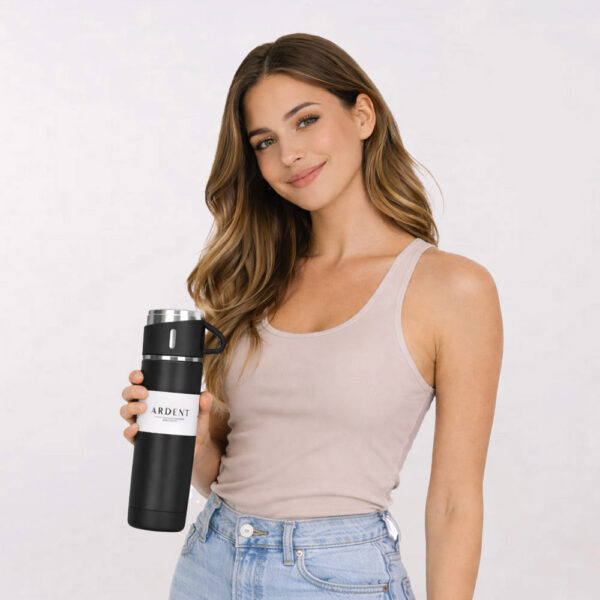 תרמוס שחור 750 מ״ל עם שתי כוסות לחריטה בלייזר