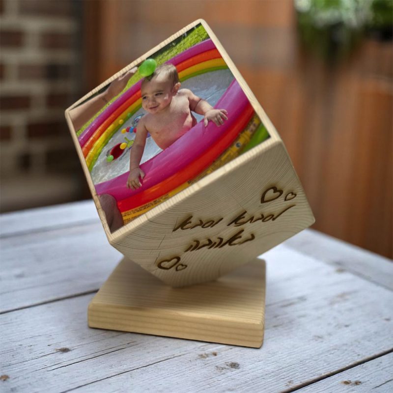 ⁦Photo Memory Cube - מעמד קוביית עץ עם הדפסת תמונות וחריטת טקסט⁩ – תמונה ⁦5⁩
