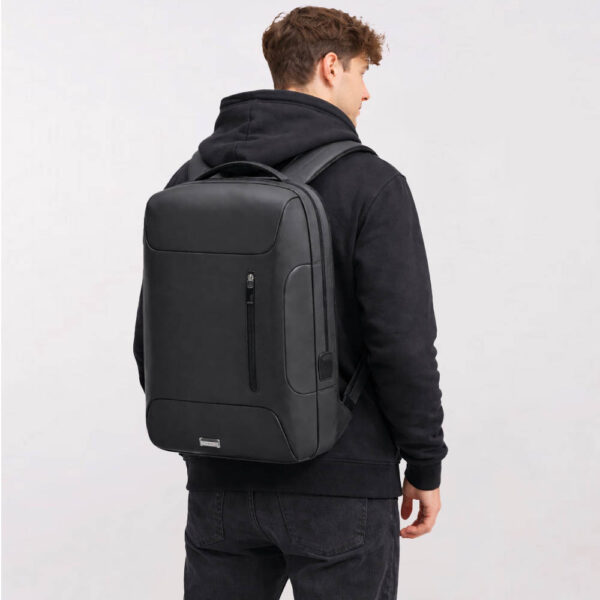 תיק גב למחשב נייד עם יציאת USB דגם Ducati מותג [Ombre]