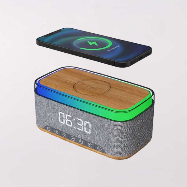 רמקול Bluetooth עם טעינה אלחוטית 15W | שעון דיגיטלי ורמקול חכם