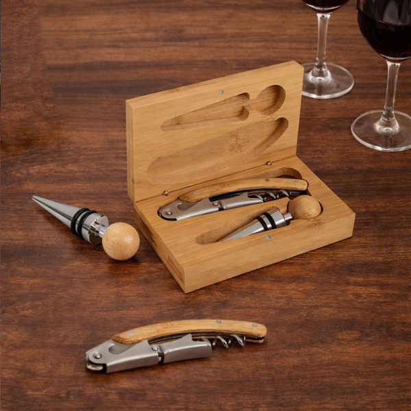 מארז יין עם חריטה