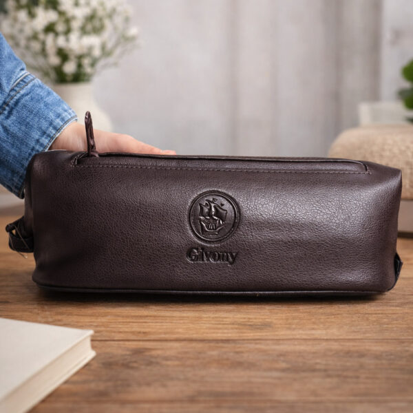 תיק רחצה מעור נאפה עם חריטה בלייזר [מותג Givony]