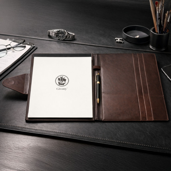 מכתבית גבעוני דמוי עור חום A4 סגירה מגנטית עם חריטה בלייזר [מותג Givony]